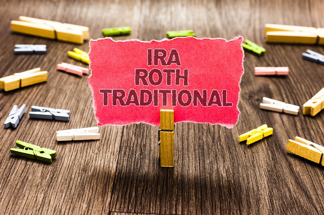 How to Choose Between a Roth IRA and a Traditional IRA Contribution